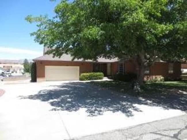Photo - Amazing Home in Bloomington Hills