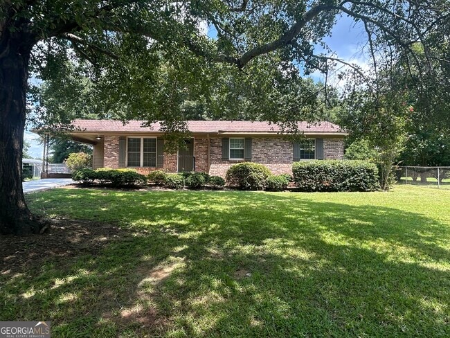 Building Photo - 1020 Tuxedo Ln