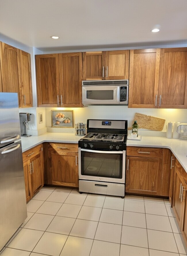 Kitchen - 20 Newport Pky Unit 1803