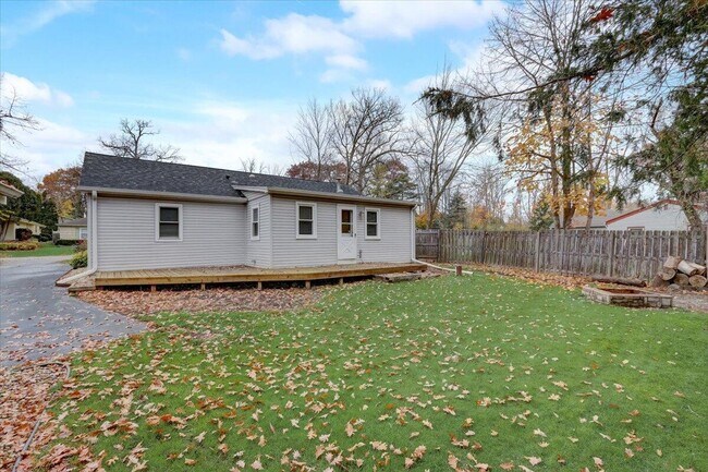 Photo - W176S6956 Lake St