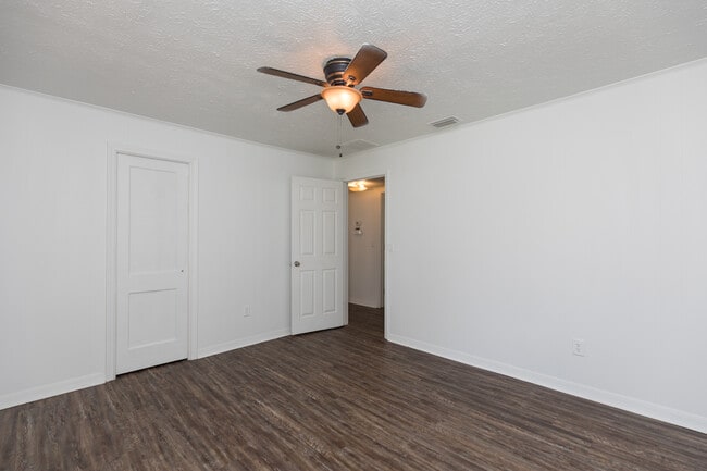 Photo - 912 Huron St