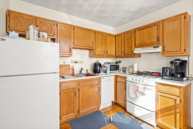 Photo - 1.5 BD 1st floor Brighton Center