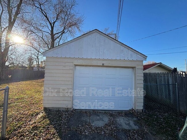 Photo - 111 Forestwood Ave