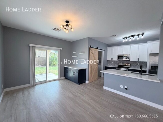 Photo - 595 E Renegade Pl