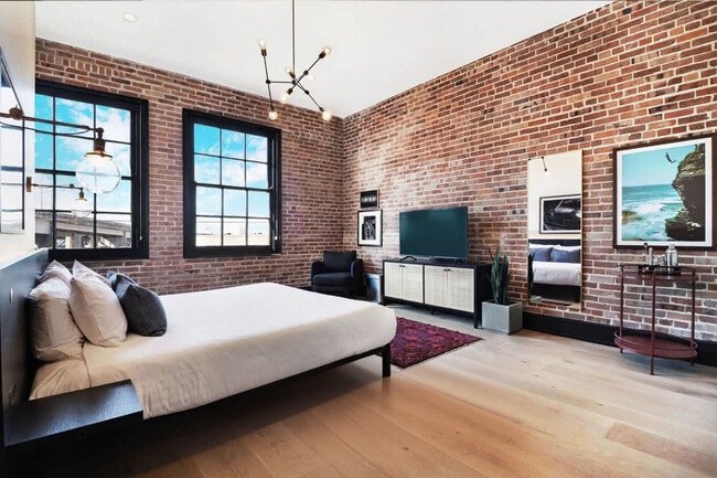 Photo - 1148 S Peters St Unidad ID1372313P