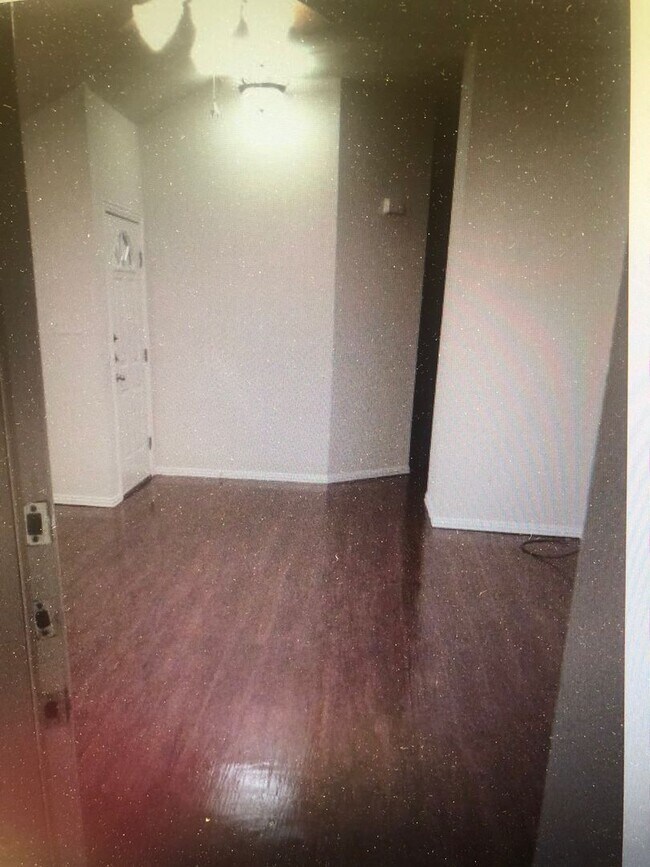 Photo - RAGLAND2113-15 Unit 2113
