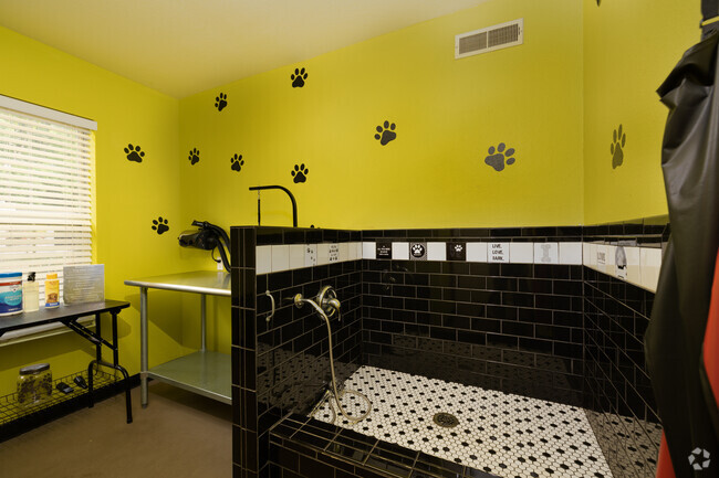Dog Wash Station - Hunters Ridge STL Apartments