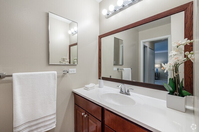1BR, 1BA -686SF - Bathroom