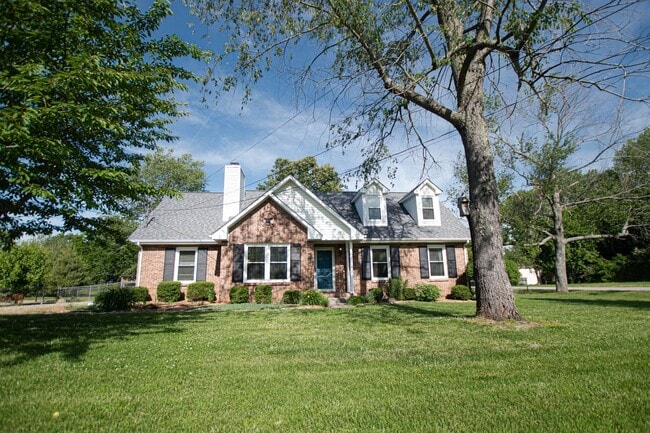 Pet Friendly Four Bedroom on Exit 8! - Pet Friendly Four Bedroom on Exit 8! House