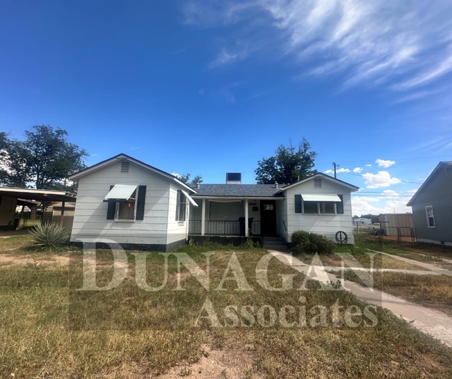 Building Photo - 3 Bed 2 Bath near the Pecos River Rental