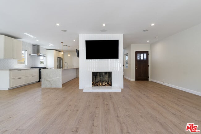 828 McCarthy Ct