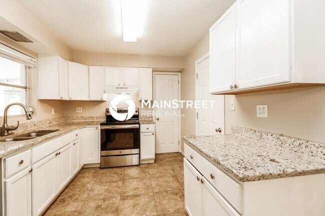 Photo - 3 Bedroom Pet-Friendly Home in Port Richey, FL with Main Street Renewal