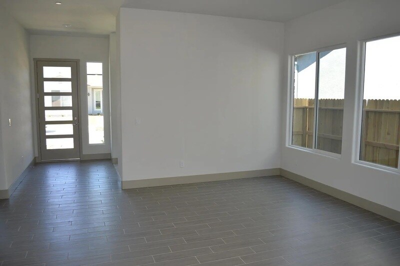 2430 Bastidas Dr