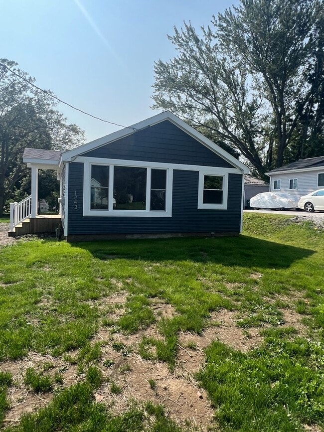 Building Photo - Remodeled 1 Bedroom Millcreek House