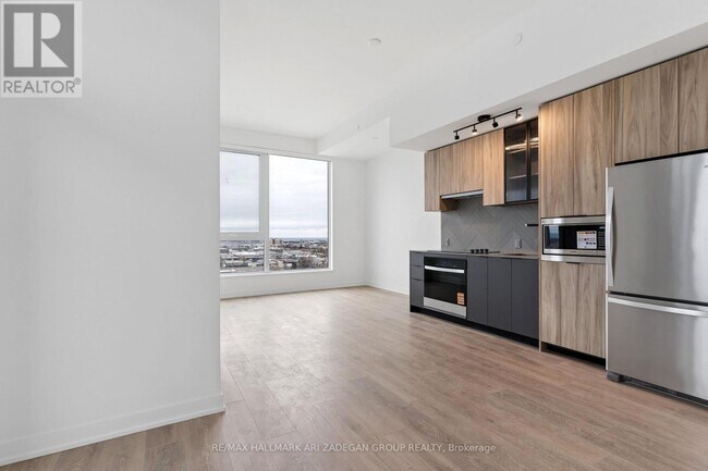 Photo - 1037 The Queensway Unit 902