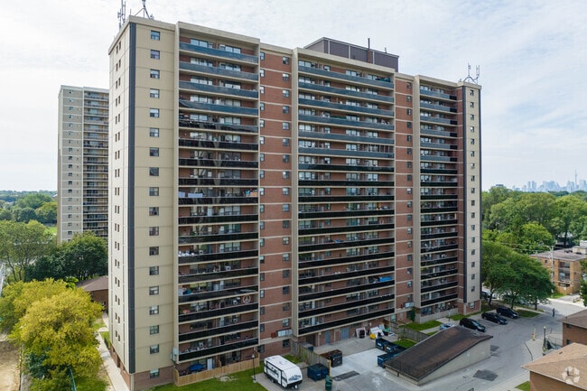 Photo - 165-195 Barrington Ave