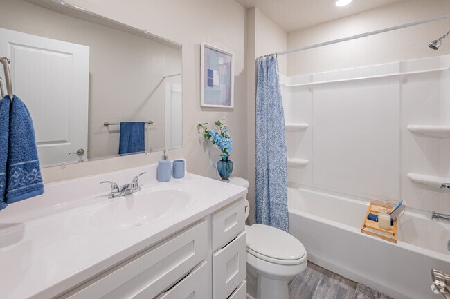 3BR, 2.5BA - 1,400SF - Bathroom