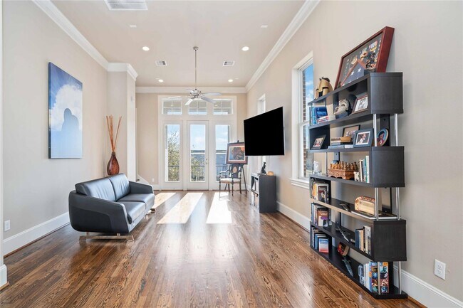 Photo - 1030 Live Oak St