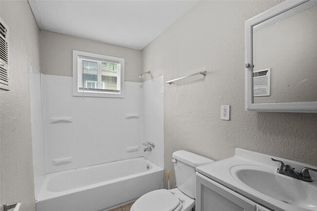Building Photo - 2328 Boss St Unit A Rental