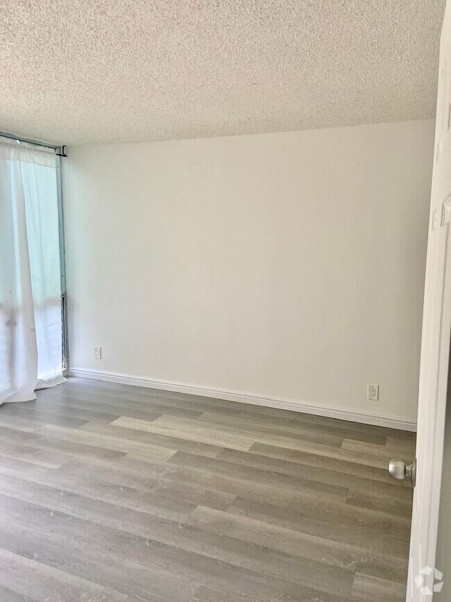 Building Photo - Renovated 1 bedroom 1 bath near Schofield ... Rental