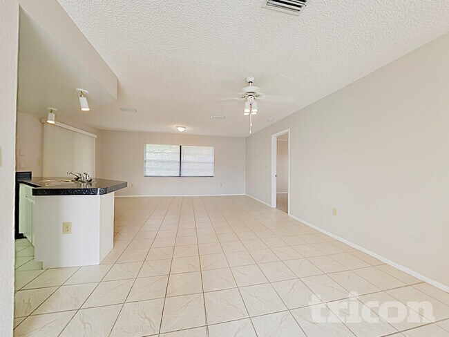 Photo - 10457 Laval St