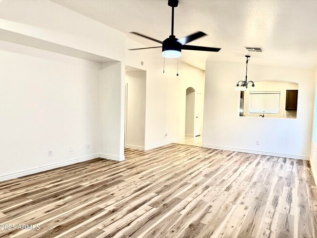Photo - 2432 W Tamarisk Ave
