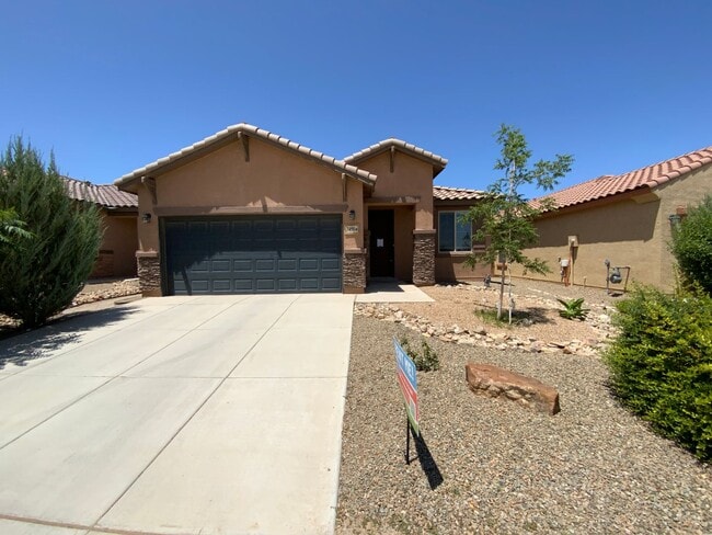 3 Bedroom Single Story Home in Loma Colora... - 3 Bedroom Single Story Home in Loma Colora...