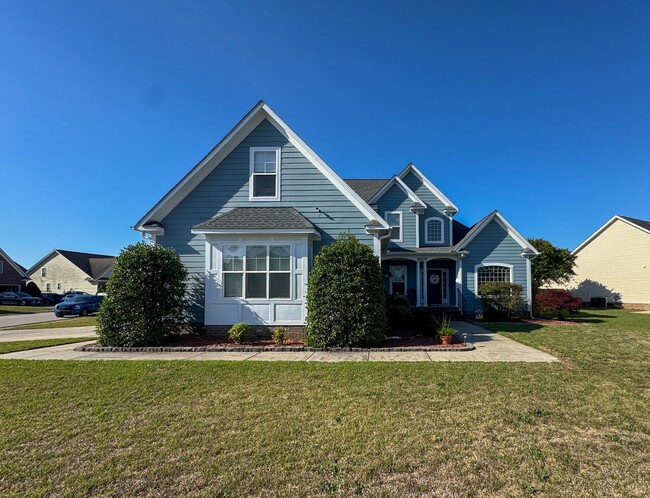 Well-Maintained 4 Bed 2.5 Bath Home with a Pool - Well-Maintained 4 Bed 2.5 Bath Home with a Pool