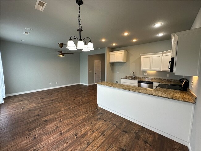 Photo - 815 Baker St NW