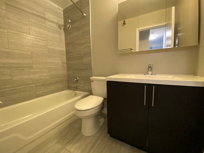 Photo - 2 E Delaware Pl