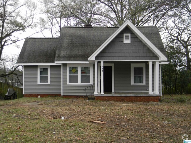 Building Photo - 240 Pinewood Ave Rental