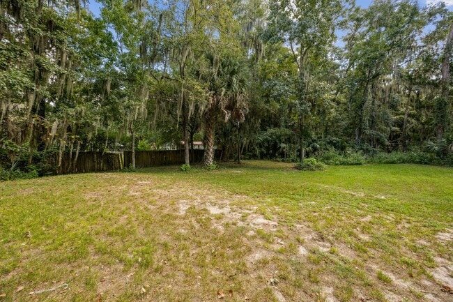 Photo - Spacious 3/2 Home on Nearly an Acre in Fer...