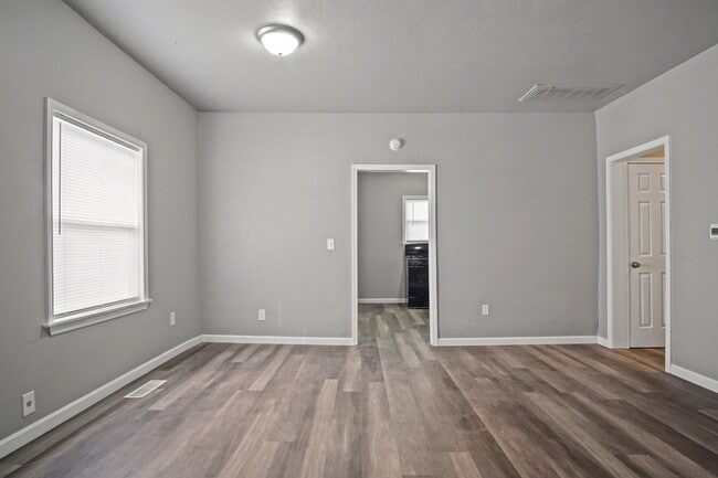2247 NW 34th St