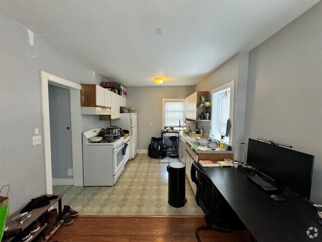 Building Photo - 567 Putnam Ave Unit 2 Rental