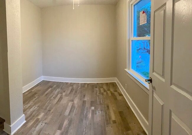 Photo - 710 Riverview Dr