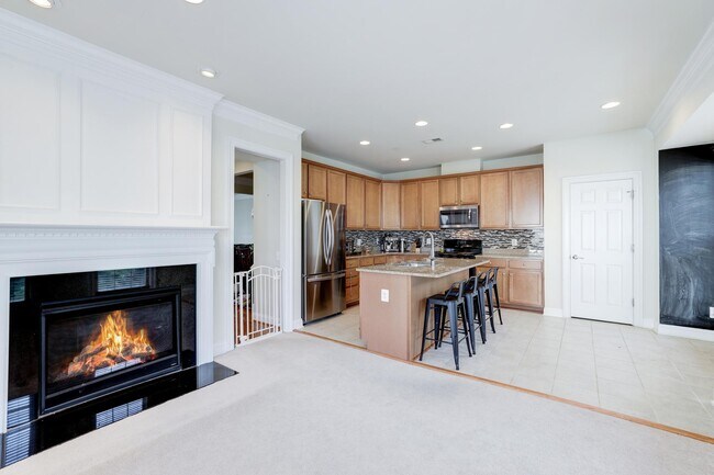 Gas fireplace in kitchen - 43591 White Cap Ter