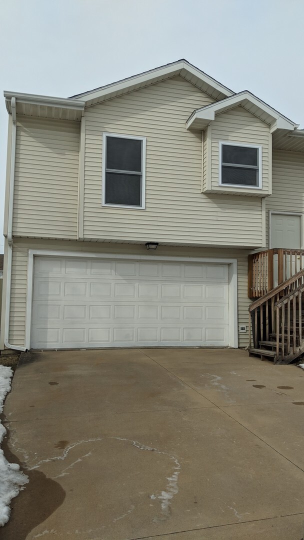 3-bedroom, 2-bath end-unit townhome in Cor... - 3-bedroom, 2-bath end-unit townhome in Cor...