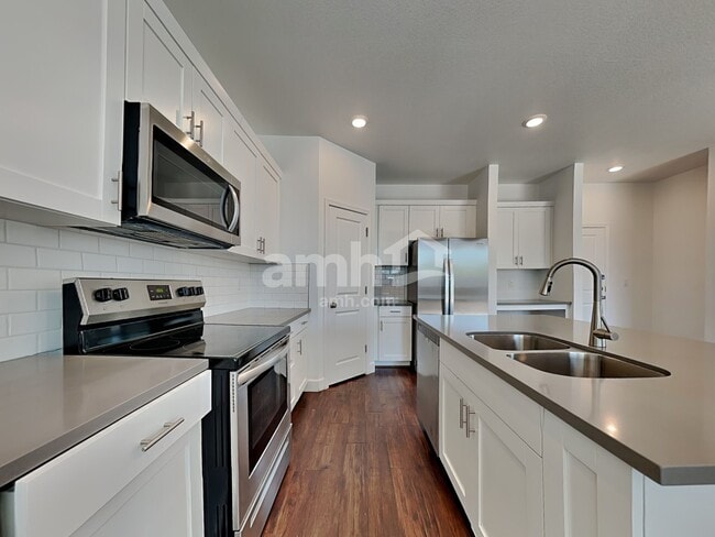 4239 W St Charles Ave