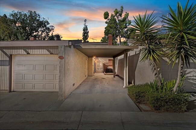 Building Photo - SPACIOUS 3BR/2BA Condo in Canyon Crest Nea...