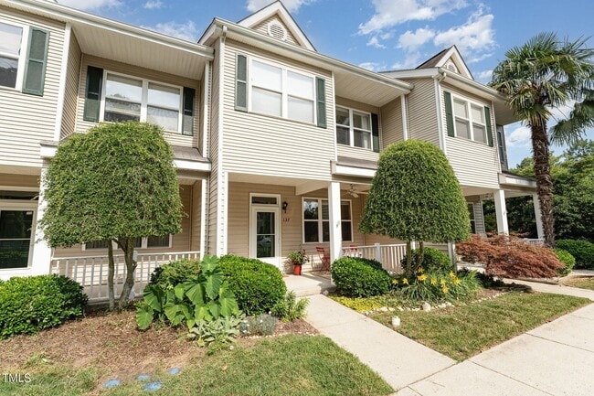 Building Photo - Beautifully Updated Townhome Near Historic Downtown Apex