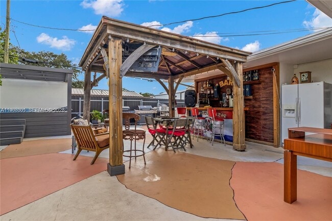 Photo - 860 Curtiss Dr