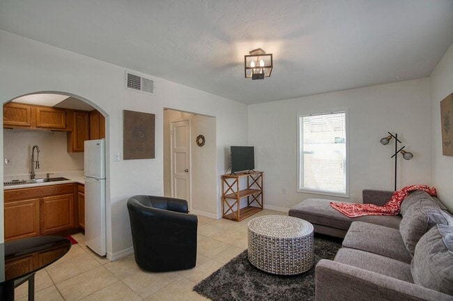 Photo - 502 W Roma Ave