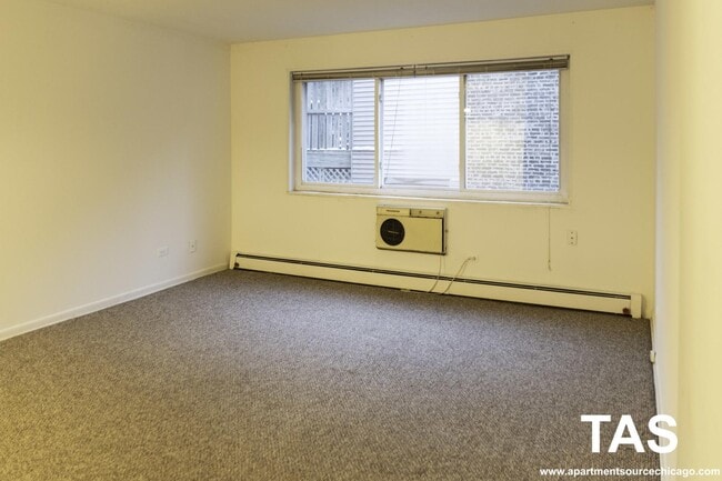 Building Photo - 520 W Aldine Ave Unit 402