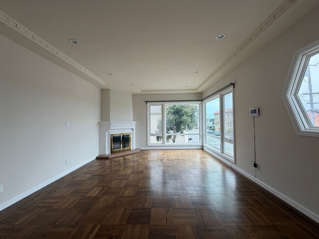 Building Photo - 1603 Ortega St Unit 1601