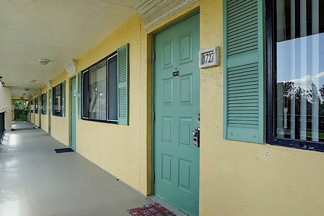 Photo - 1727 Meadows Cir W Unit 1727