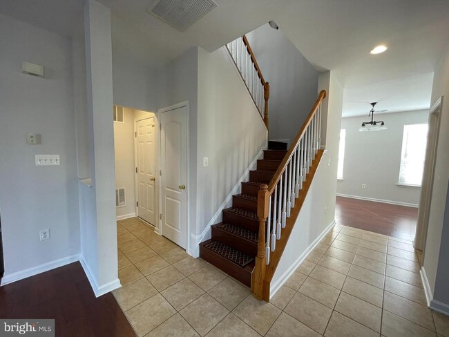 Photo - 314 Kintyre Ln