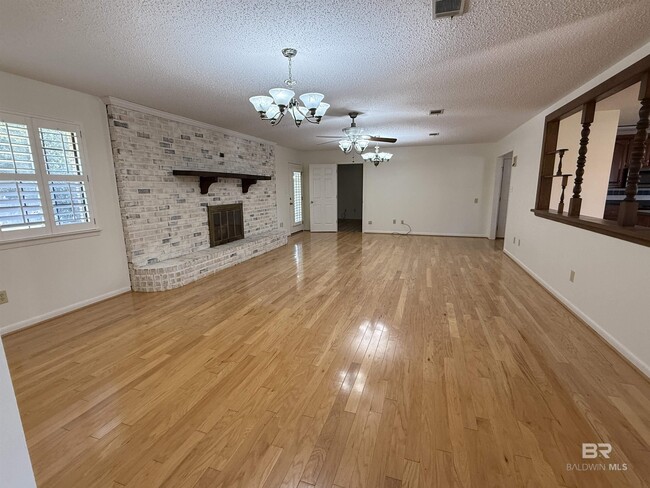 Photo - 22022 Nelson St