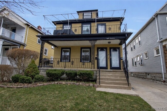 Photo - 800 Amherst St