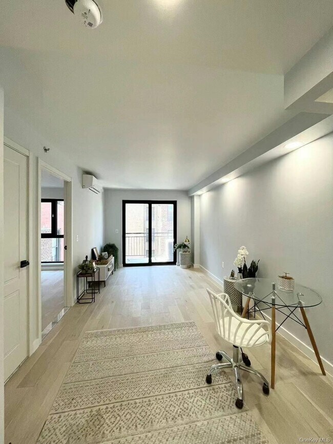Photo - 37-32 89th St