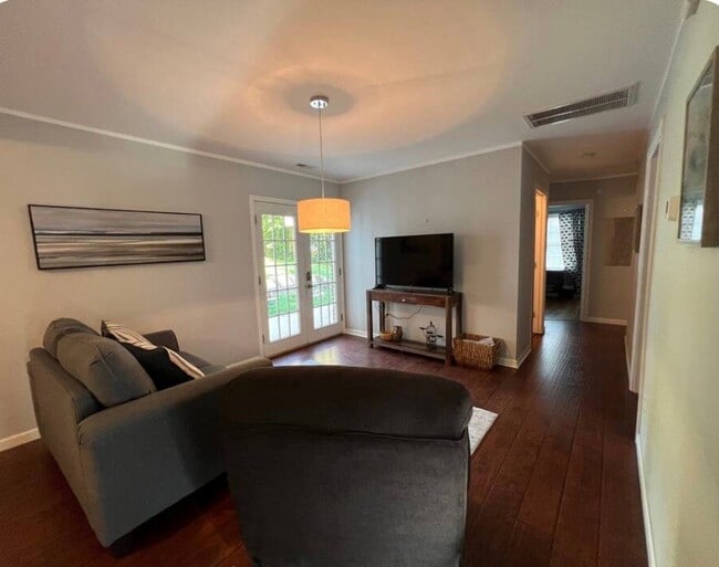 Photo - 608 Elm Ave